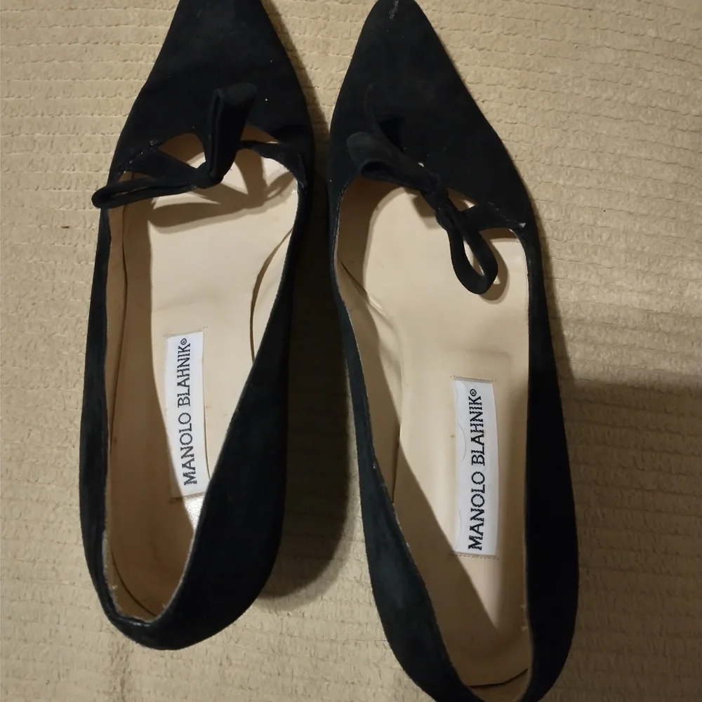 Manolo Blahnik Suede Pumps  38.5
